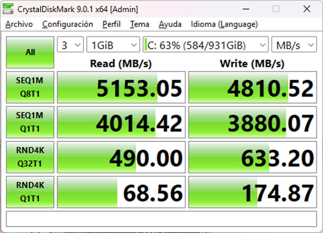 Primer resultado de CrystalDiskMark